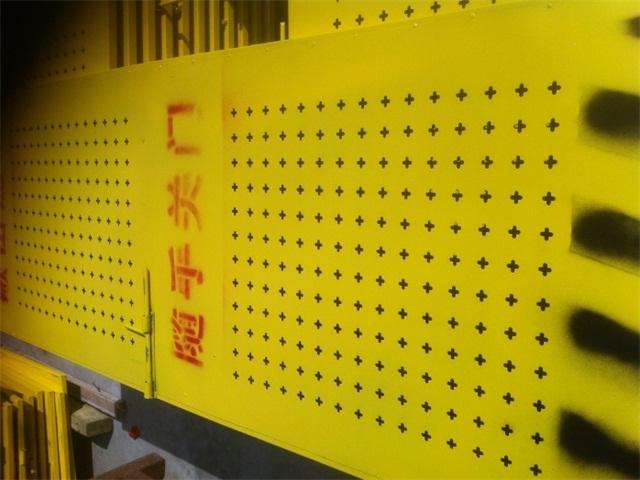 冲孔网电梯防护门 冲孔网电梯防护门